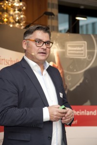 Udo Carl beim Impulsvortrag auf dem Wirtschafts Forum